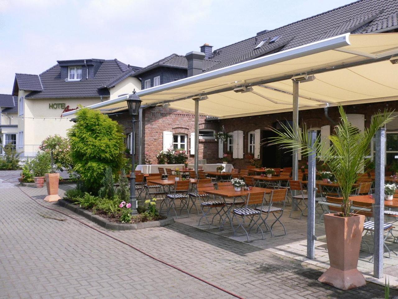 Hotel Auerhahn Pulheim Eksteriør bilde